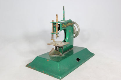 KAYanEE Sew Master Toy Sewing Machine in Green