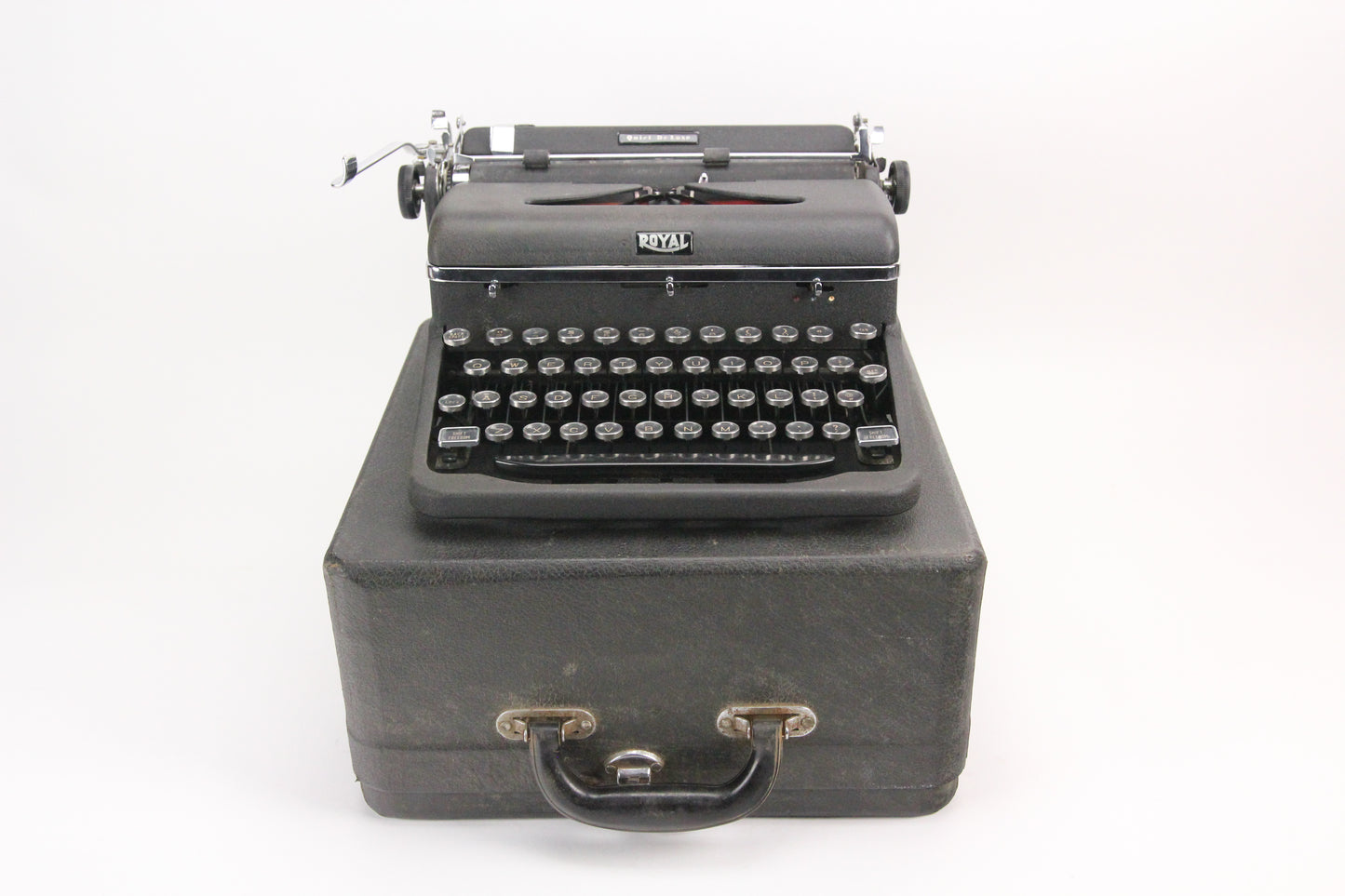 Royal Quiet De Luxe Portable Manual Typewriter with Case, Made in USA, 1947