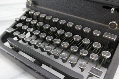 Royal KMM Magic Margin Upright Typewriter, Made in USA, 1940