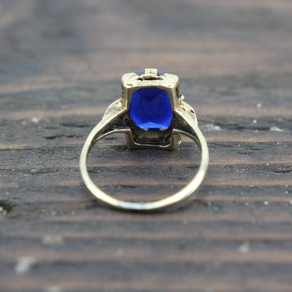 10k Gold Ring with Blue Stone - Size 5.5