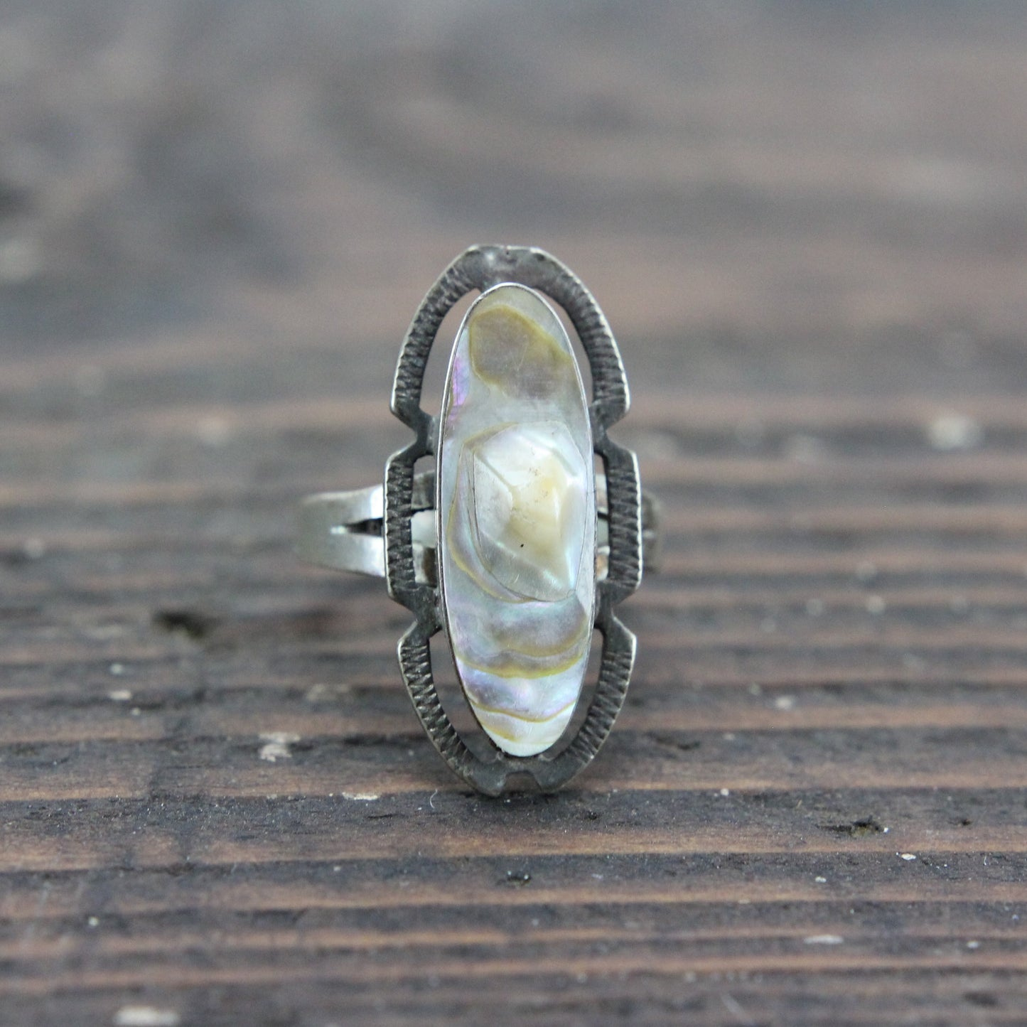 Sterling Silver Ring with Mother of Pearl - Size 7.5