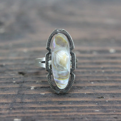 Sterling Silver Ring with Mother of Pearl - Size 7.5