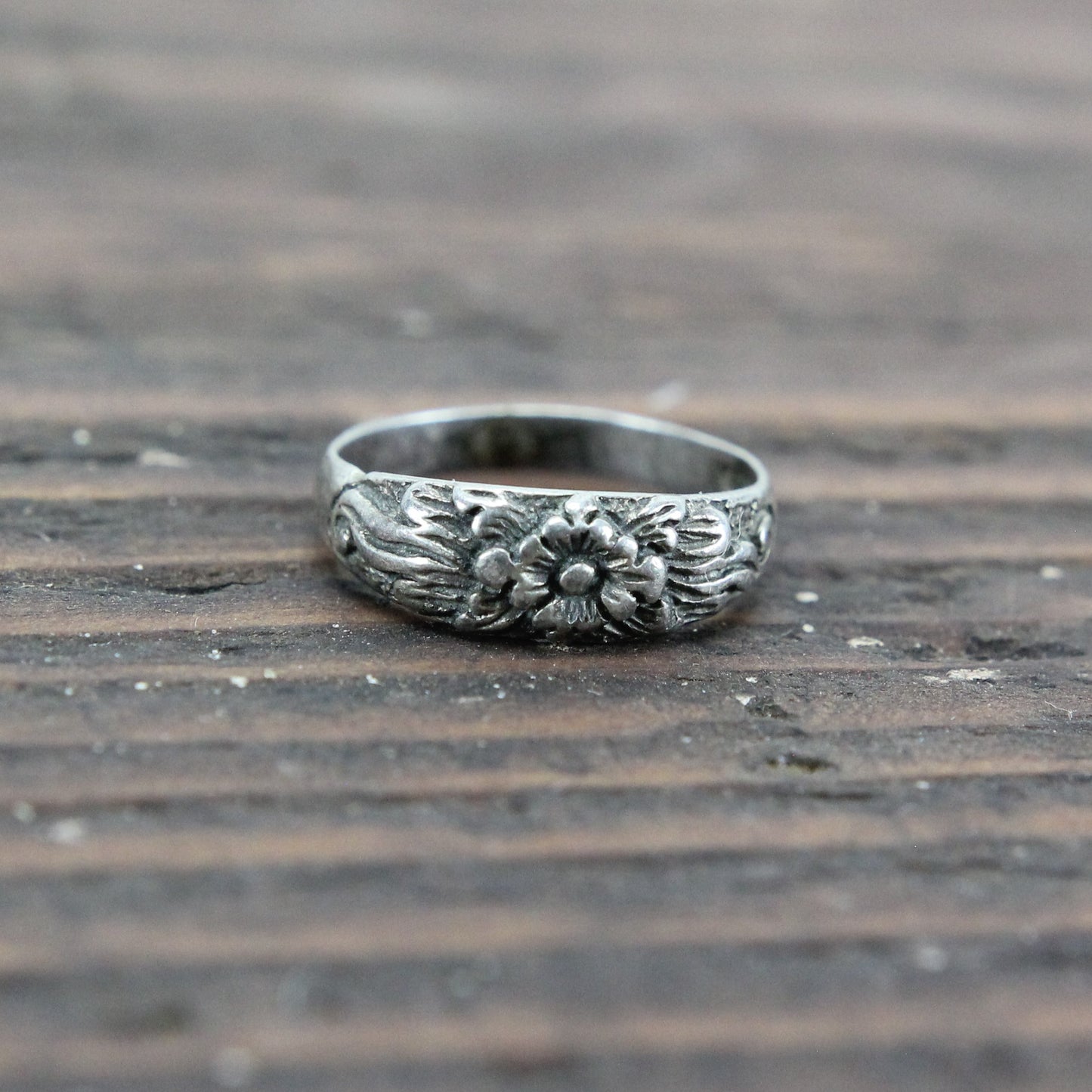 Sterling Silver Flower Ring - Size 5.25