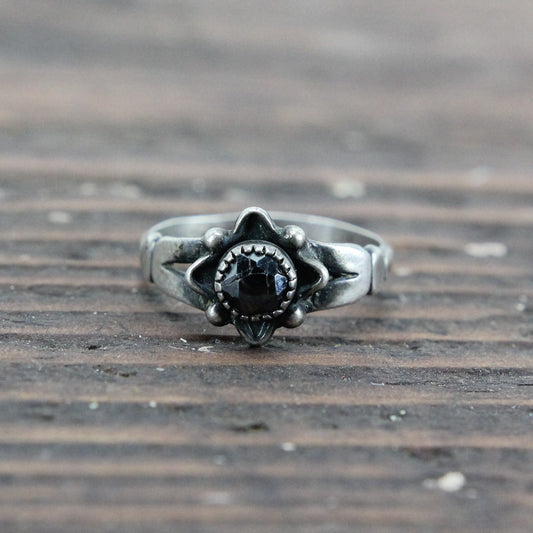 Sterling Silver Ring with Shiny Black Stone - Size 6.5