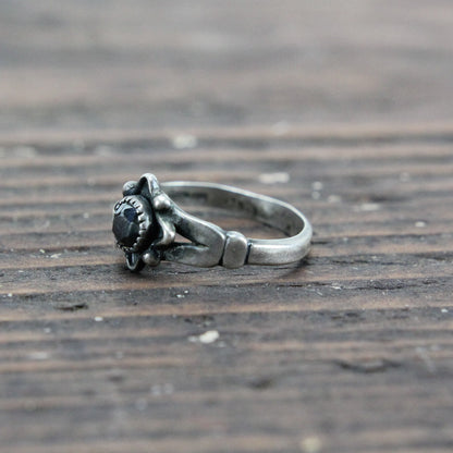 Sterling Silver Ring with Shiny Black Stone - Size 6.5