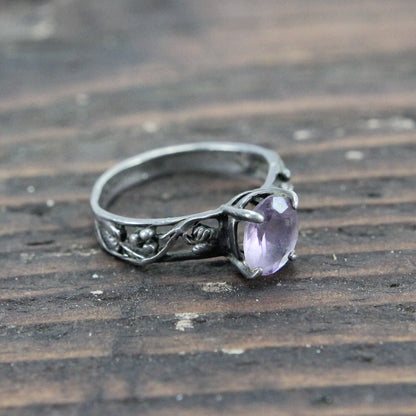 Sterling Silver Ring with Translucent Purple Stone and Leafy Design - Size 6.5