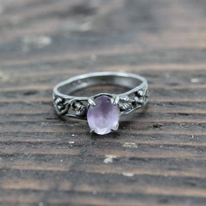 Sterling Silver Ring with Translucent Purple Stone and Leafy Design - Size 6.5