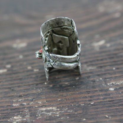 Intricate Native American Strling Silver Ring with Coral - Size 7