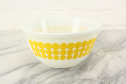 Pyrex Yellow Dot Polkadot 402 1-1/2 Quart Mixing Bowl